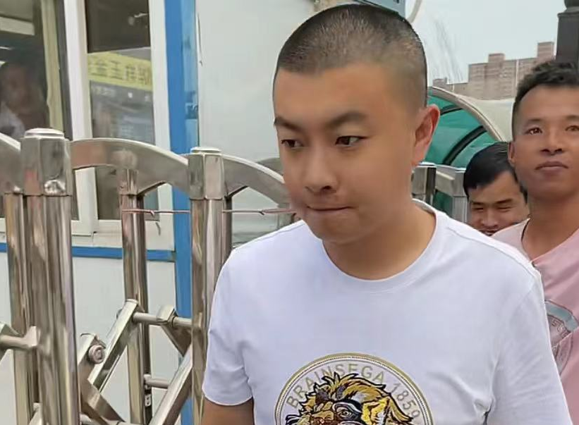 网红马洪涛的账号被平台追封,禁止露面出声,徒弟解释"没啥事"