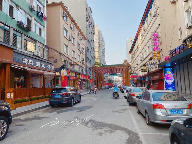 辽宁丹东有一条"高丽街",距离火车站很近,游客感觉像到了韩国