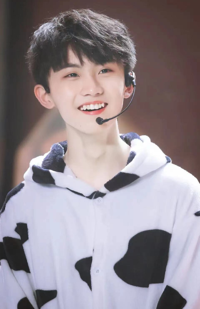 19岁偶像高考落榜总分307,亲哥已被纽约大学录取