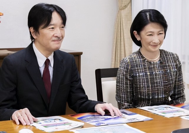 她是秋筱宫文仁亲王的妻子,日本前任天皇明仁的二儿媳,真子内亲王