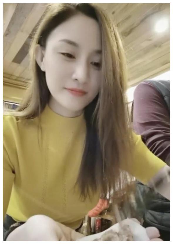 国家一级演员贾冰35岁辞副处级职务演喜剧妻子太美引网友羡慕