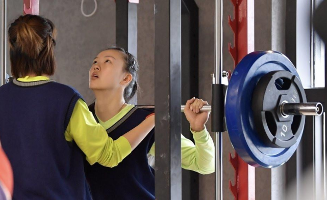 张常宁减肥励志故事如何从沙排黑女孩转战成为室内排球世界冠军