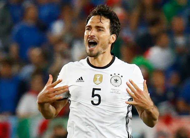 疯狗战术的普及让欧洲杯各球队后卫压力越来越大