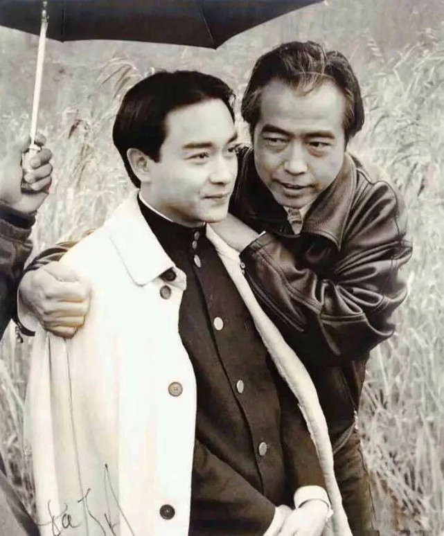 无法重拍瞬间:邓丽君10岁,成龙从背后抱住李小龙,陈冠希参加张国荣