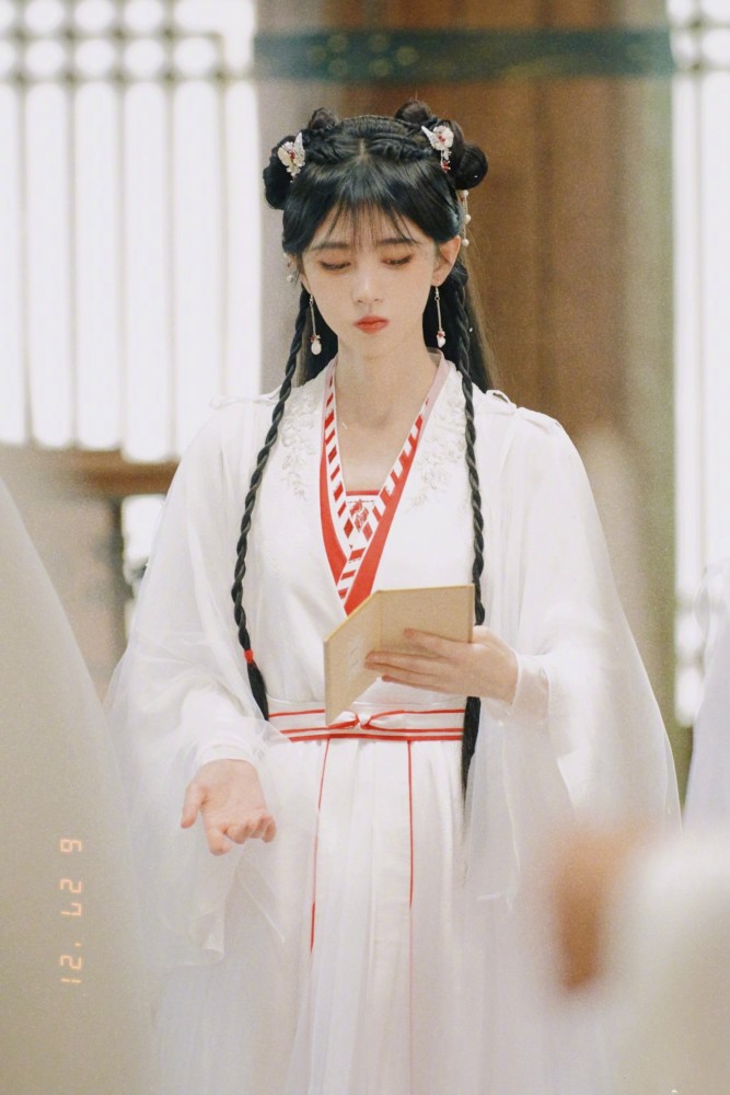 古风仙侠剧《花戎》开机官宣,千年美女鞠婧祎造型曝光_腾讯新闻