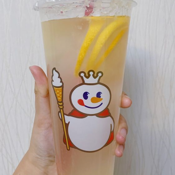 如今,蜜雪冰城全球门店数量已经突破一万家,成为中国