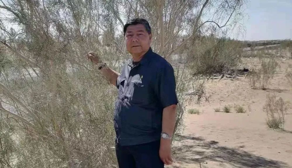 迪木拉提·司马义饰演吾买尔(乌鲁木齐公铁路安局乌鲁木齐公安处退休