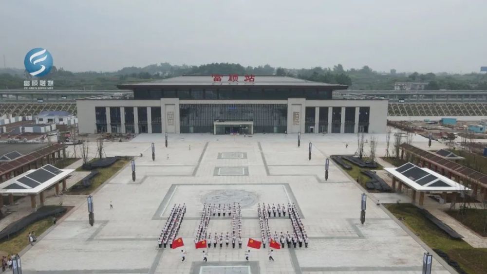 赞那一抹抹耀眼的红色席卷了整个富顺