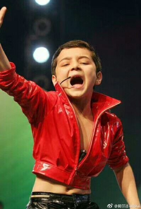 ▼▲阿尔法过去在《星光大道》迷倒不少人. (图/翻摄自微博)