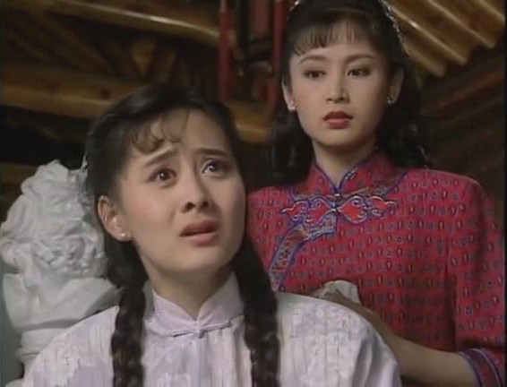电视剧《水云间》剧照精心抚养女儿翠屏虽然物质上匮乏,可她对女儿的