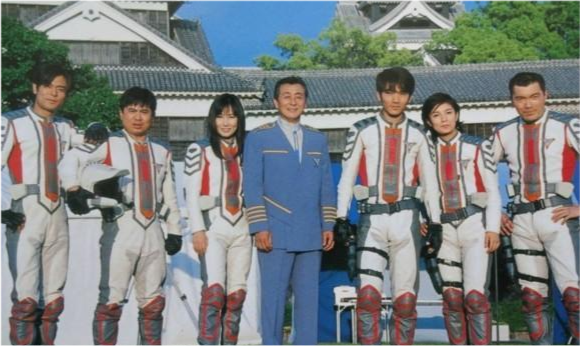 1,胜利队时期,首先察觉大古身份的是队长居间惠,然后到大结局丽娜的