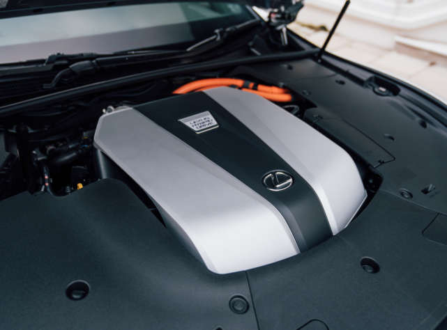 还有动力,雷克萨斯ls全系搭油电混动系统,搭载8gr-fxs系列的3.