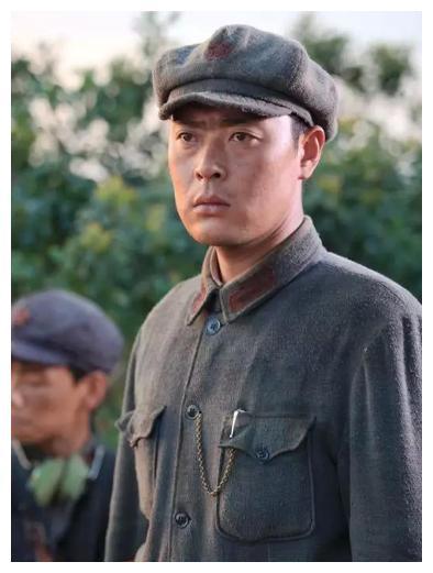 还记得亮剑中的魏和尚吗?多次自杀未遂,拍戏炸瞎双眼,今怎样了