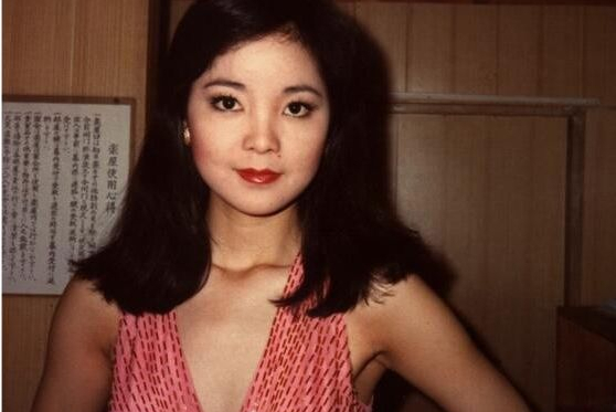 邓丽君的歌很多都没高音,为什么她的声音却流传这么广呢?_腾讯新闻