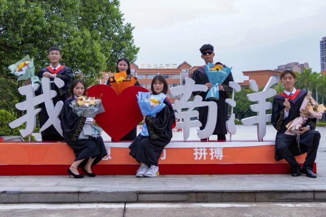 好看!南洋理工最美毕业照来袭