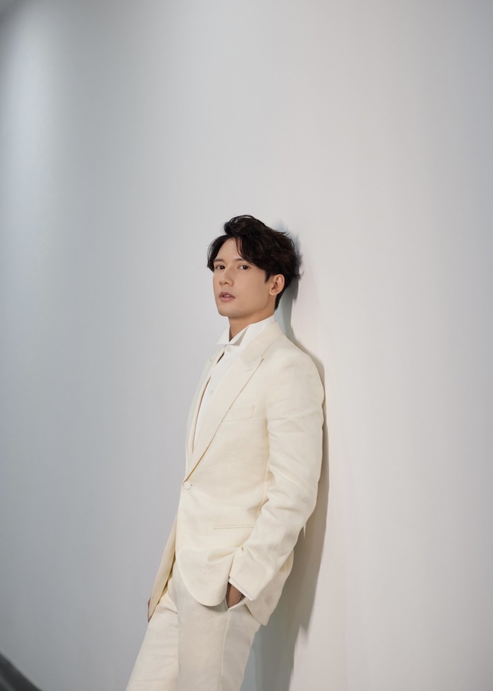 关智斌出席央视《电影之歌》音乐会 与李谷一合唱《我和我的祖国》