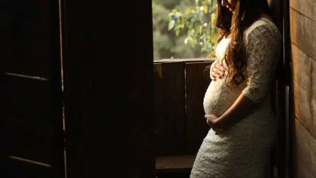 10岁怀孕11岁生育,英国女童产子