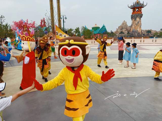 当你在"西游乐园"里跟《西游记》里的人物们一起开心玩耍的时候,不仅