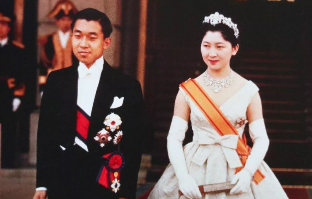 日本皇室的悲剧 平民飞上枝头却沦为生育的机器 拒绝与天皇合葬 腾讯新闻