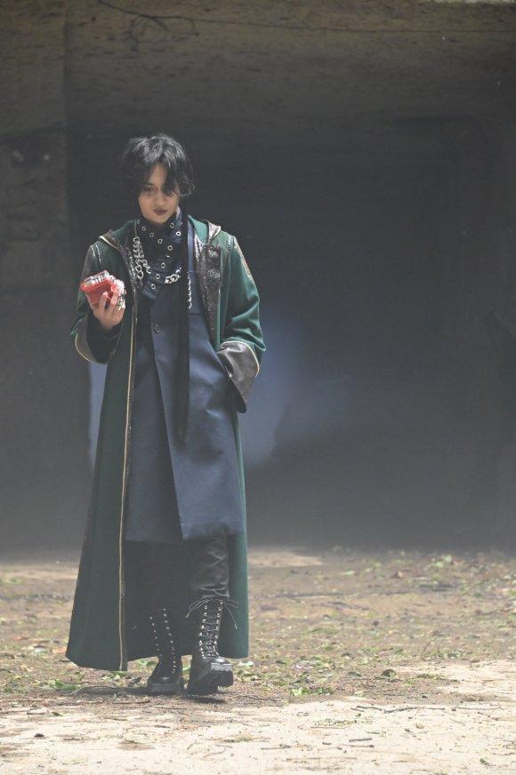 从另外一个角度来说的话,这个形态也算是继承了真理圣主的颜艺,不过在