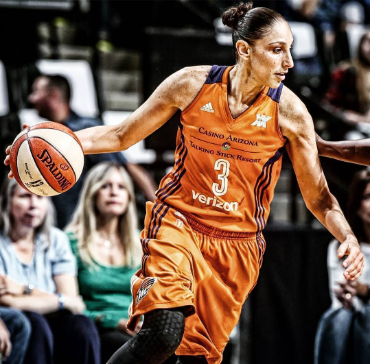 wnba历史第一女乔丹陶乐西迎9000分里程碑詹姆斯送祝贺