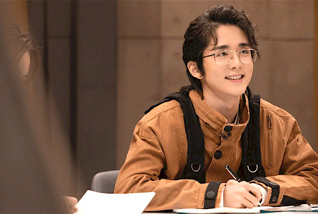 张新成,最近张新成的英语口语被奉为英语听力一样的存在,以高考成技 