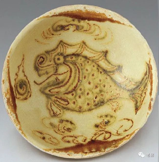 长沙窑铜红釉执壶唐长沙窑青釉褐斑贴花椰枣纹瓷壶 湖南省博物馆藏