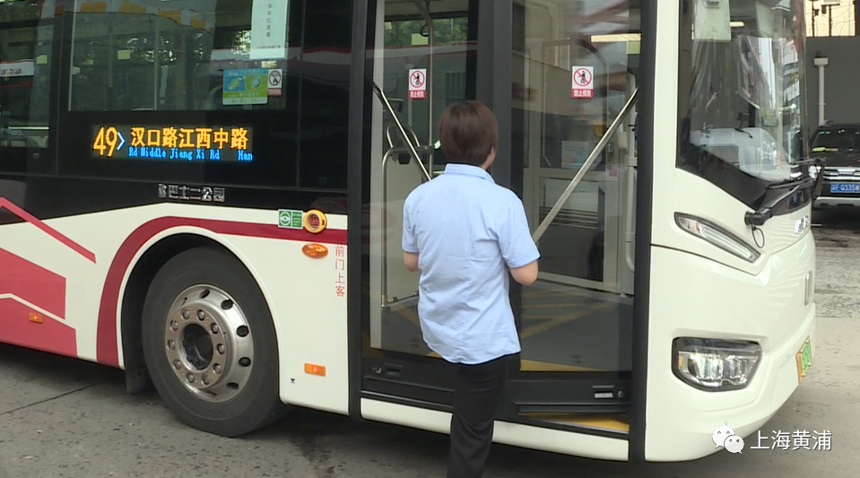 紫外线消毒,车门防夹……49路公交车多项高科技加持_腾讯新闻