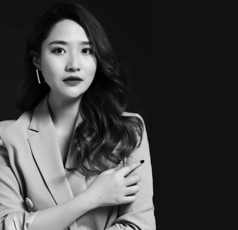 杨瑾首席设计师无边设计事务所半开放式的茶室,将室外的朗朗清风迎接