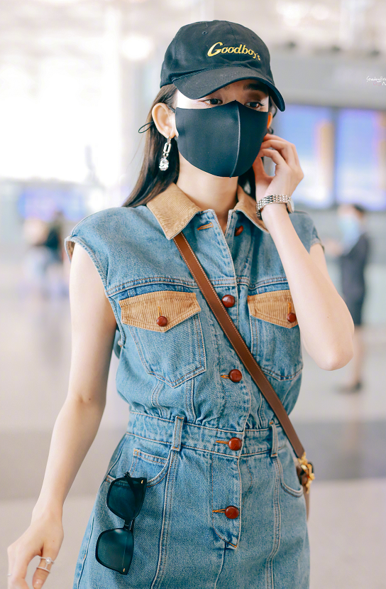 古力娜扎现身美得高调,肤白貌美大长腿,拿下口罩那一刻我心动了