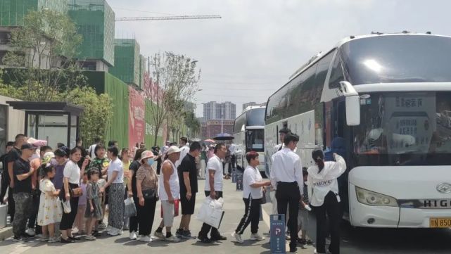 商丘建业·世和府举行媒体、业主《只有河南·戏剧幻城》赏游之旅