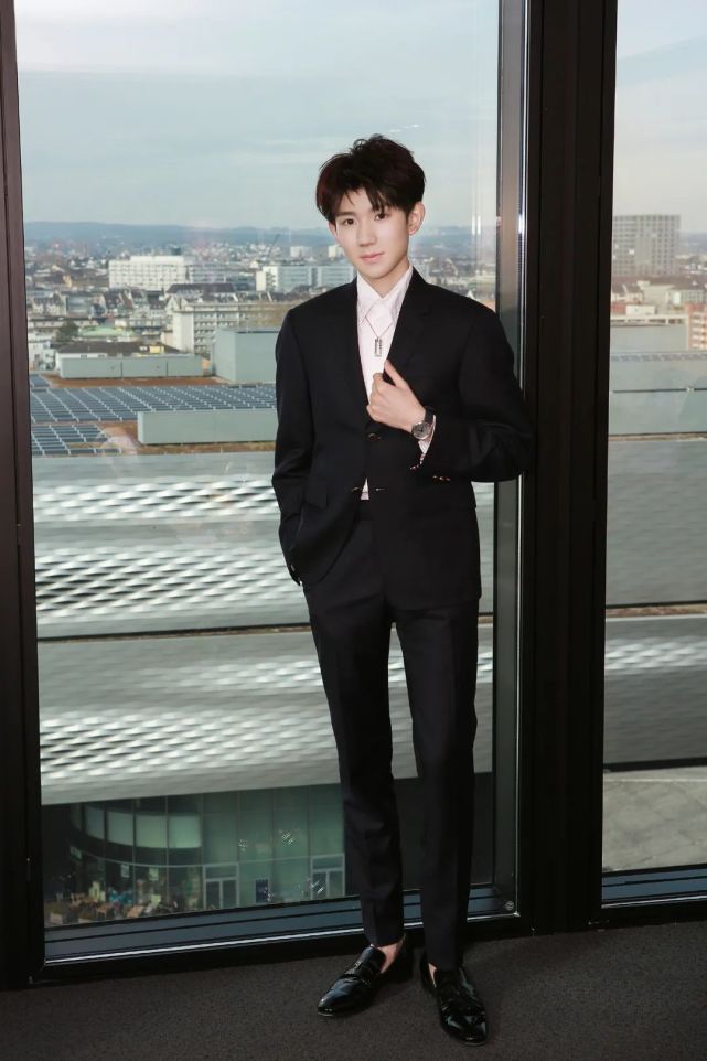 王源参加巴塞尔国际钟表展,尊贵典雅