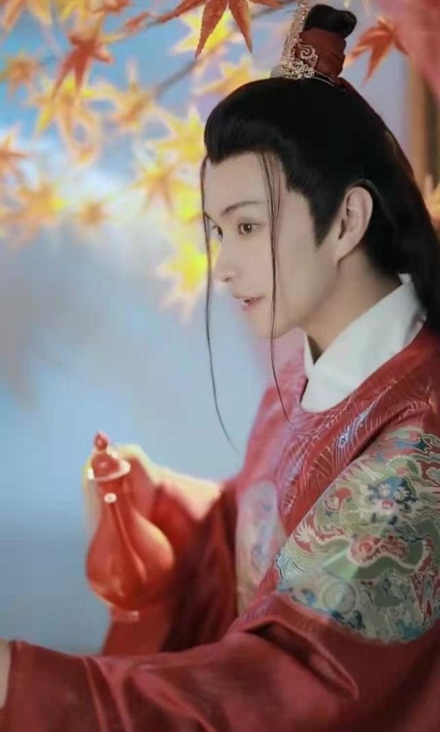 汉服美男楚淇开通外网账号全用韩文惹争议丝毫不提中国人身份