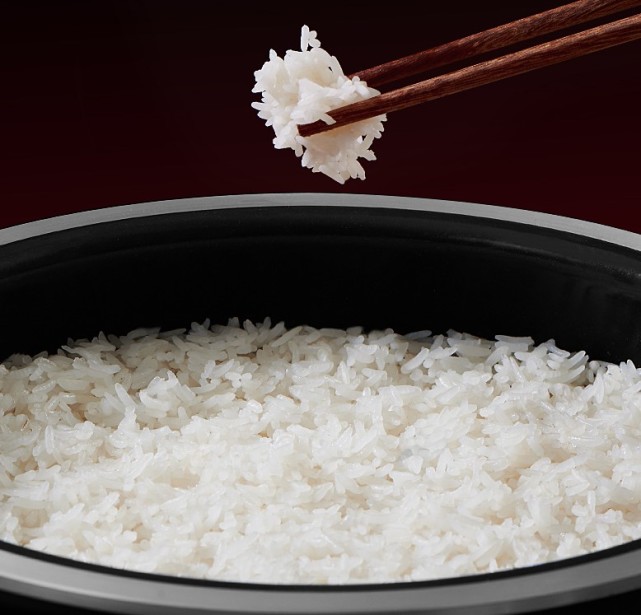 旋风防溢压阀,确保大火力持续沸腾也不会溢出,让每一粒米饭都喝饱水