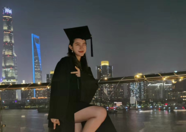 19岁的骆欣言完美继承了父母的好基因,甚至青出于蓝.