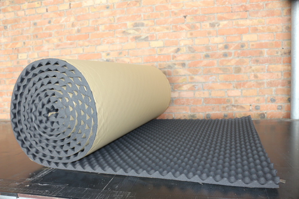 我家是木地板 隔音棉的组合,运动时在地上铺一个瑜伽垫,楼下完全听不