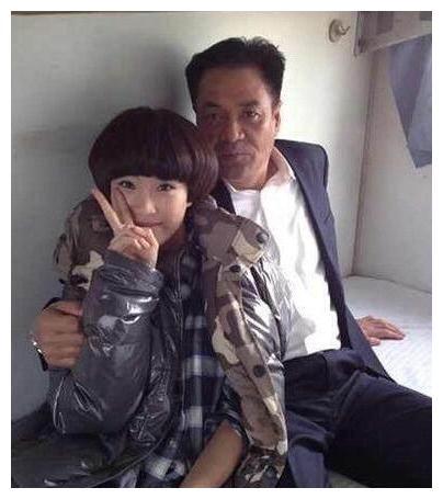 沈蓉是尤勇智的粉丝,非常崇拜他,随后便通过尤勇智的