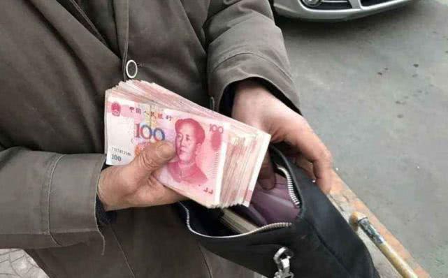 请工地老板吃饭,老板带17,8人,结账时我的动作亮了