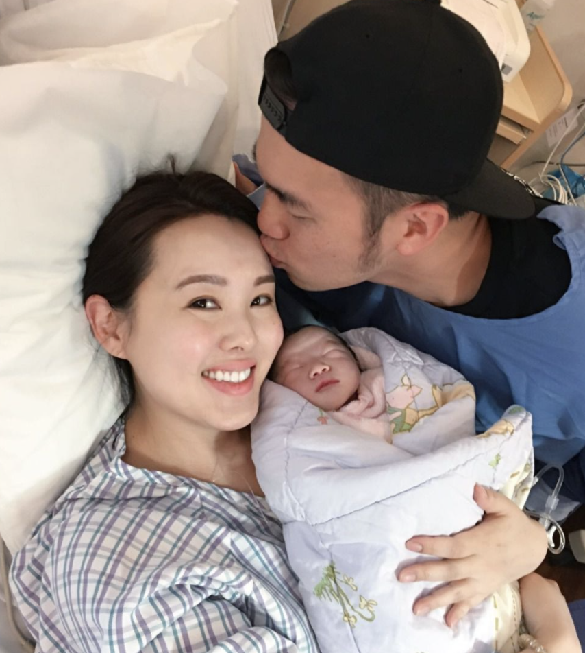 其实,杨洛婷2017年生下女儿,晒出的照片也化了妆,丝毫没有新妈妈的