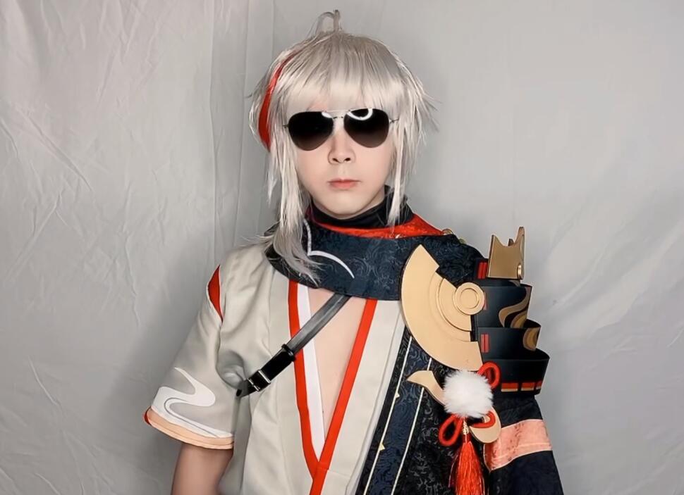 除此之外,还出现了很多关于枫原万叶的插画,其中一