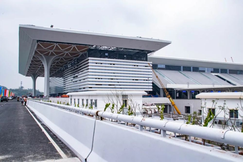 泸州高铁正式通车了!快速飚拢成都,西安,贵阳,广州等!太刺激