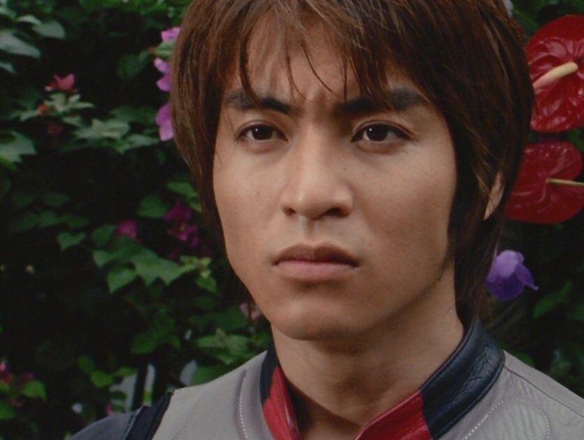 鹤野刚士担任奥运会火炬手以火炬接吻的方式将圣火传递给大家