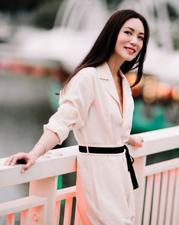 谁还记得郭妃丽年轻时被夸美过高圆圆49岁完全逆生长