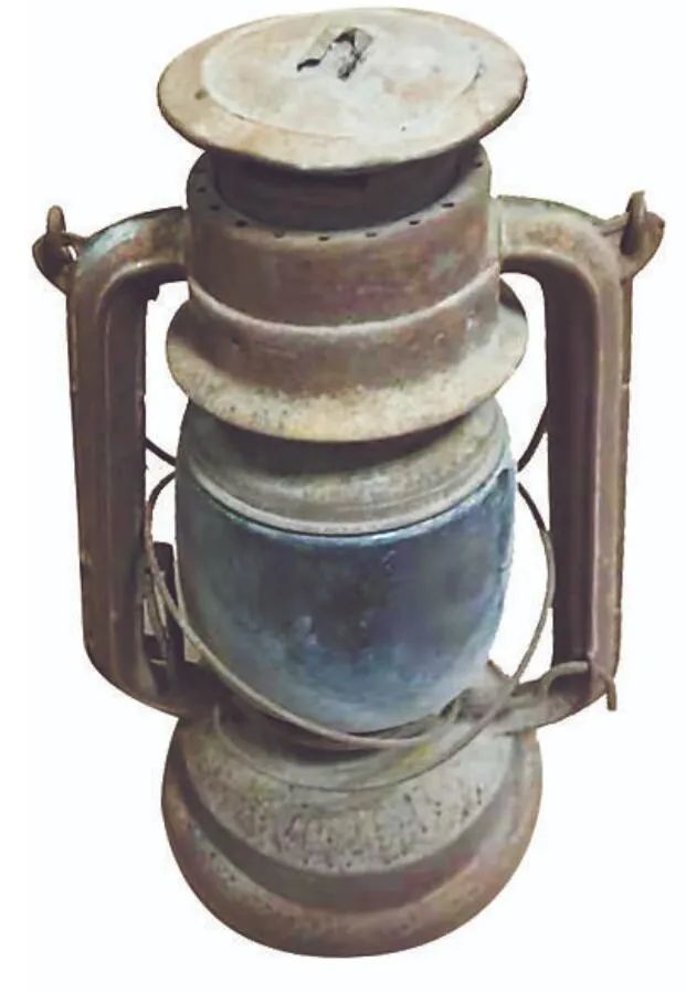 红色档案—— 文物馆藏:中共合肥党史馆 革命文物:马灯,铜碗等生活