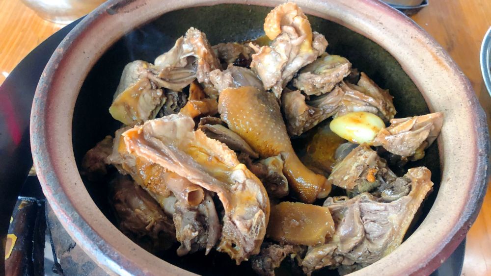 海南美食记特色风味的屯昌香草鸭让人垂涎三尺