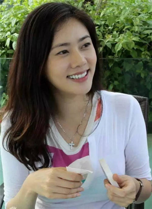 离婚风波之后秋瓷炫终于现身并且发文向粉丝道歉