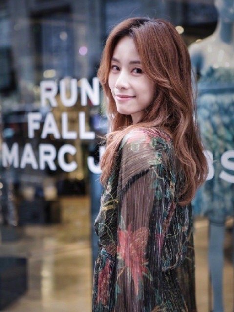 邓丽欣与小五岁的王子分手,三年恋情说吹就吹?