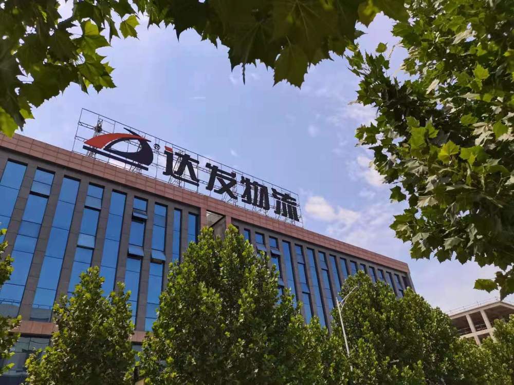 物流园区有20多个,包括玉泽物流园,乾龙物流园,黑豹物流园,德运物流园