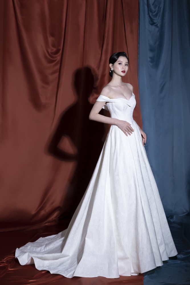 面对惊艳绝伦的婚纱礼服,你知道该如何选择适合自己的那一件吗?