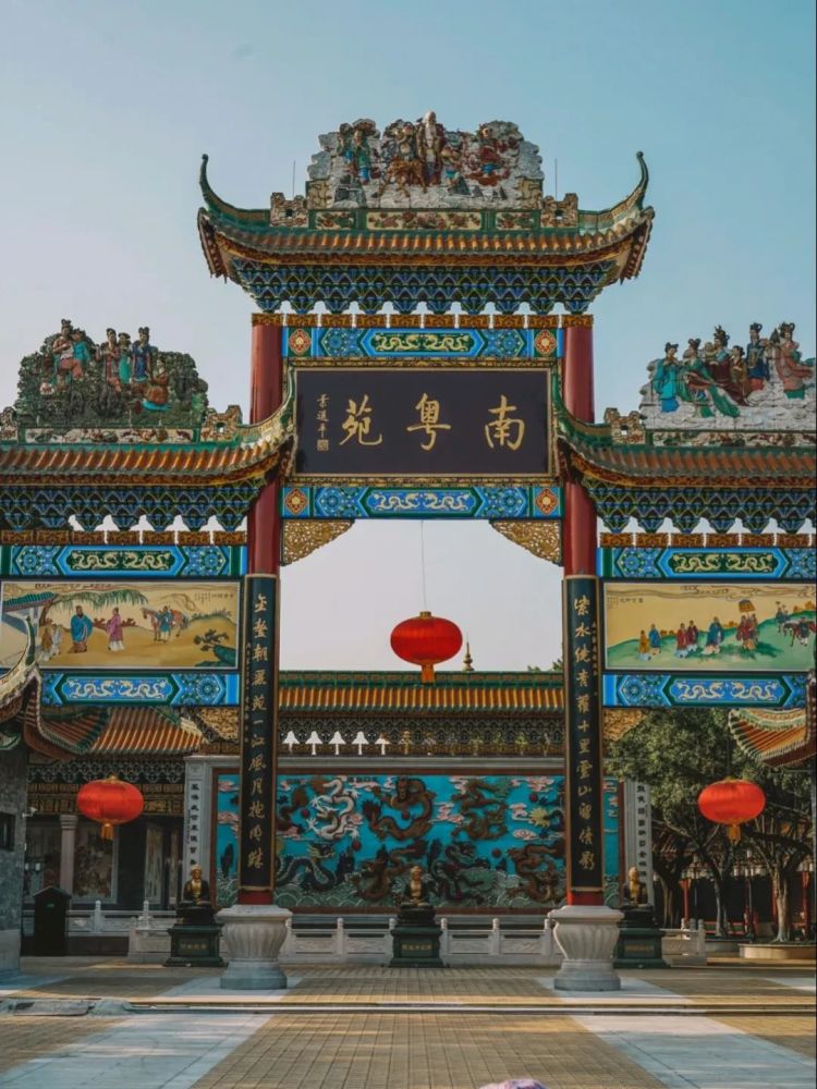 巍雄聚秀大牌坊,如参禅问心藏珍聚宝的展馆,应慢走细品等春暖花开再来